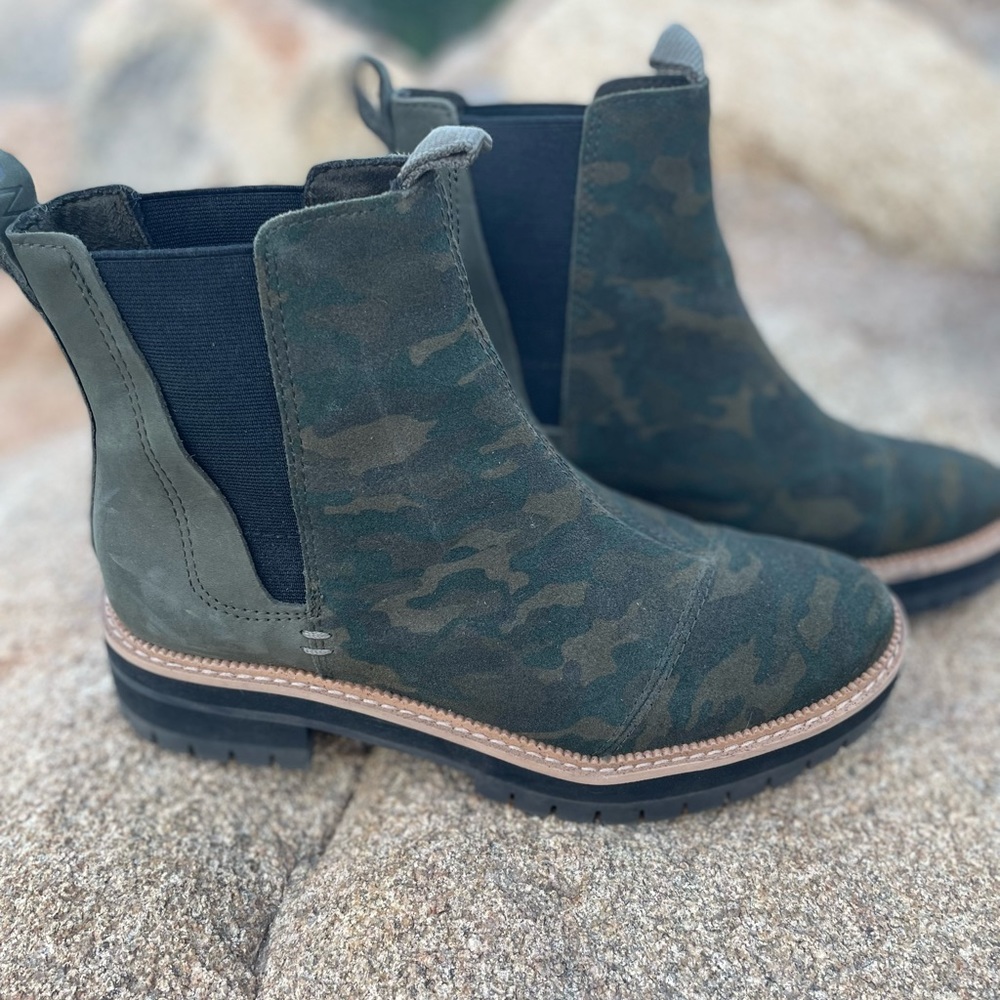 TOMS Women’s boots size 7